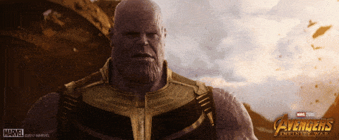 Thanos serrant le gant